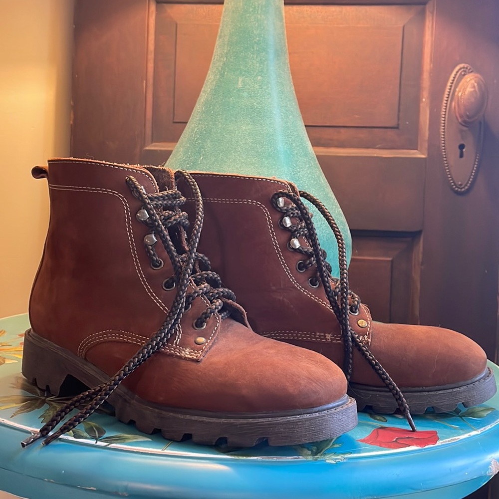Size 8.5 Leather IPanema boots